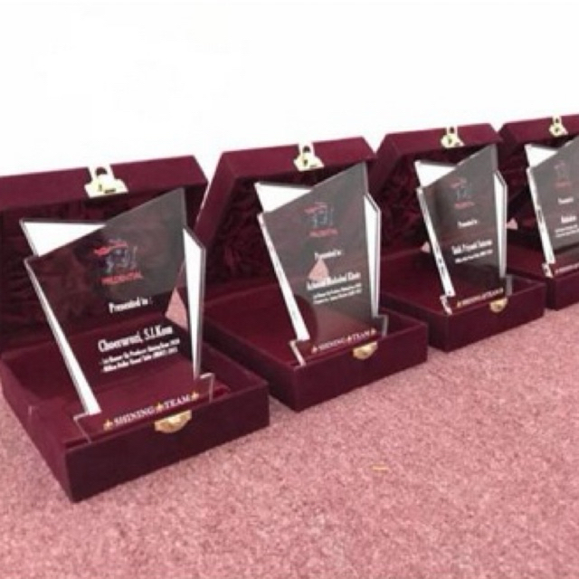 Plakat Akrilik Custom Murah Bentuk BEBAS CUSTOM | PLAKAT ACRYLIC Piala akrilik bentuk custom KKN Pla