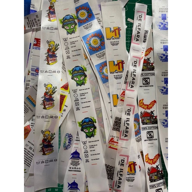 

label satin print sparasi full warna label satin print sublim