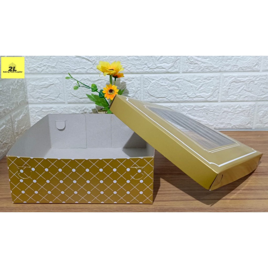 

Kardus dus box kotak wadah hantaran kue tart puding warna emas motif pigura tinggi 8 cm