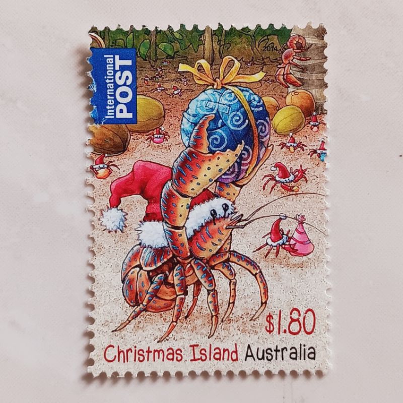 

(AD) Perangko Christmas Island Christmas 2014 - Crab in Santa Hat Carrying Bauble in Claws 1,80 dollar Used