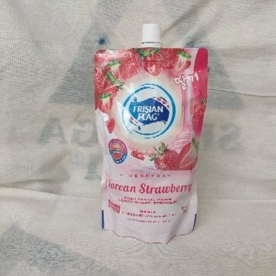 

Susu Bendera Frisian Flag STRAWBERRY POUCH 260 gr , PINK POUCH KECIL FRISIAN expired September 2025