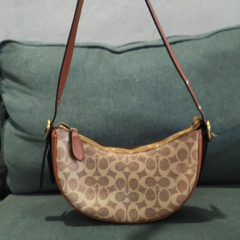 Preloved tas coach bulan sabit