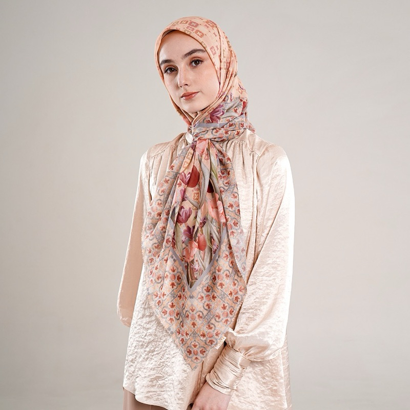 Shafira Jemima Printed Scarf | Hijab Kerudung Segi Empat Motif Yellow PL preloved