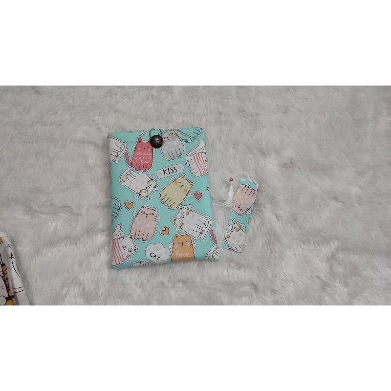 

Booksleeve Kucing Hijau