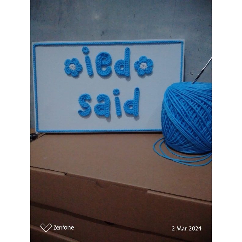 Hiasan dinding rajut unik