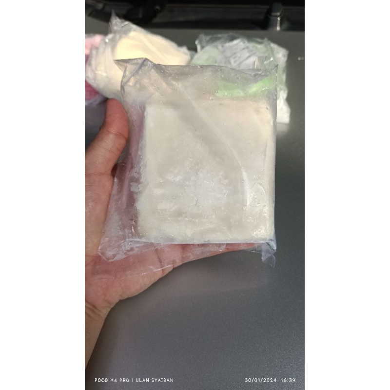 

kulit pangsit isi ±50 uk 7cm warna putih