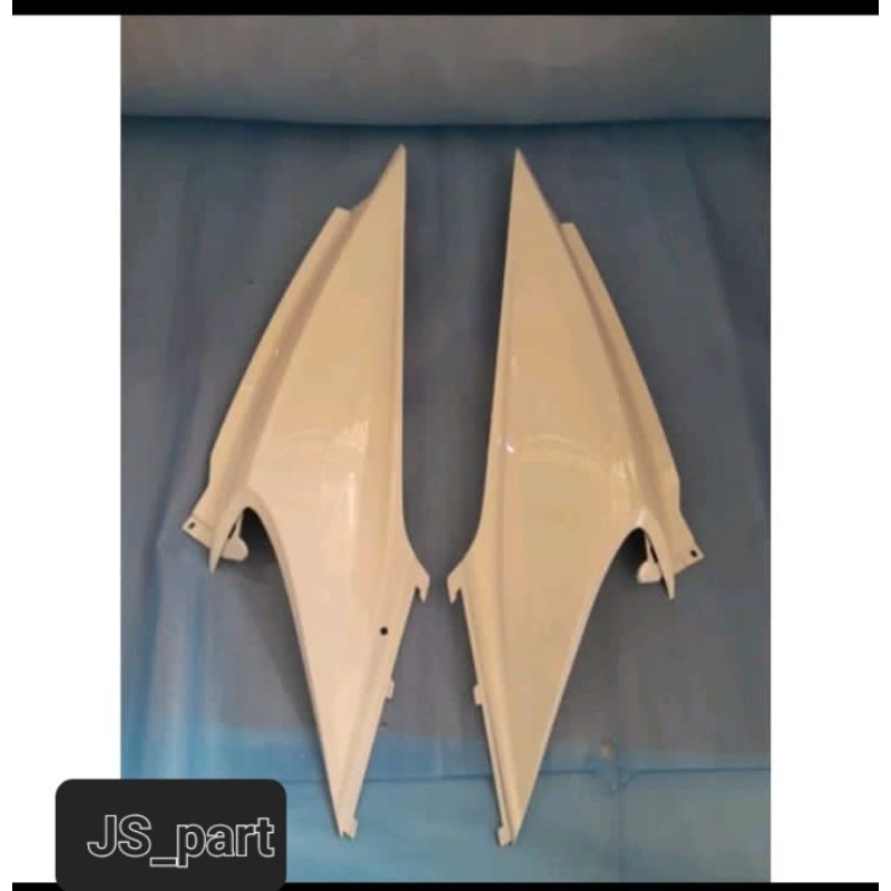 Cover body motor honda beat karbu putih