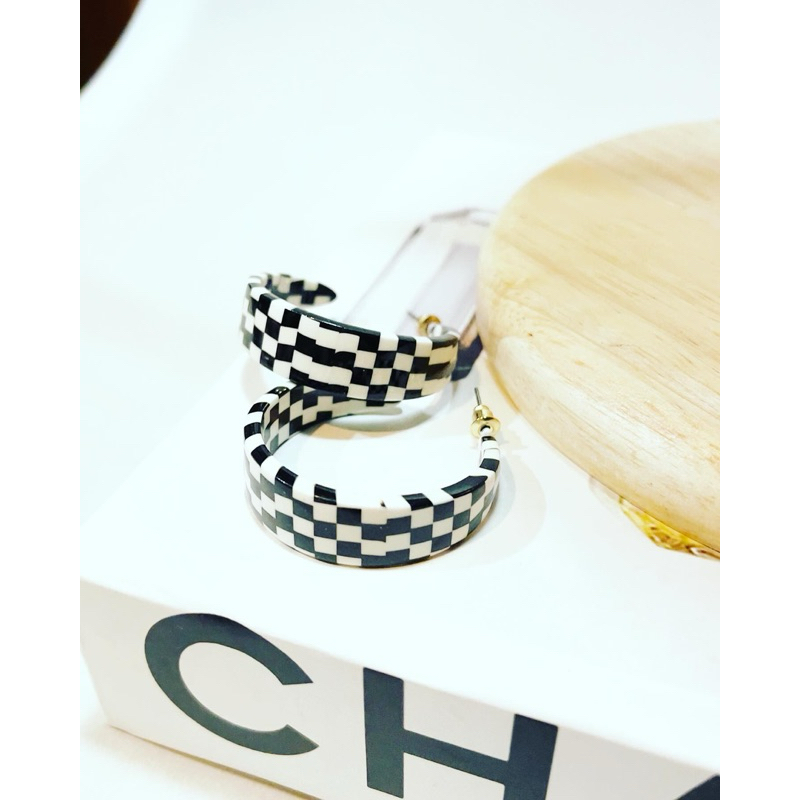 Anting Fashion Catur Hitam Putih