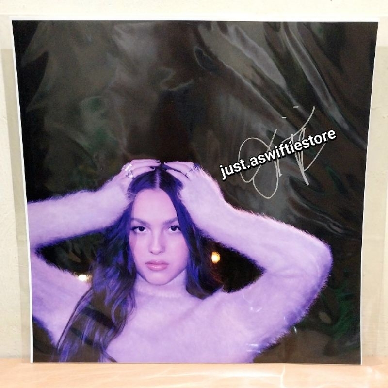 [SIGNED] Olivia Rodrigo Signed Guts Artcard Vinyl Official Album CD Merch Merchandise Tanda Tangan
