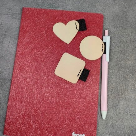 

Karet HITAM Lokal Leather Clip Pen Holder Biasa Warna NATURAL Kotak Bulat Love Souvenir Kantor