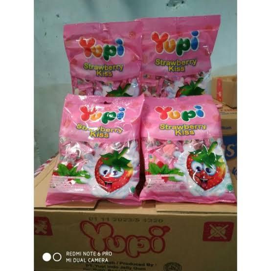 

Permen Yupi/ Yupi Love /Permen Yupi Love /Yupi Kiss/strawberry/ yupi manggo / coklat yupi kiss 120 gram