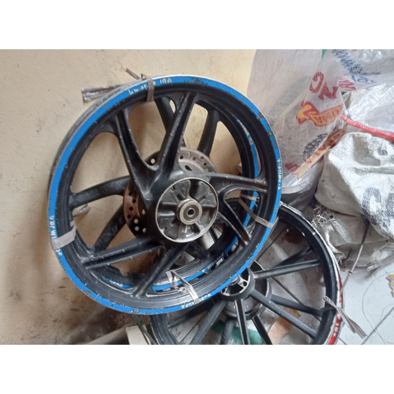 pelek depan belakang Honda Revo lama original copotan motor siap pakai no minus