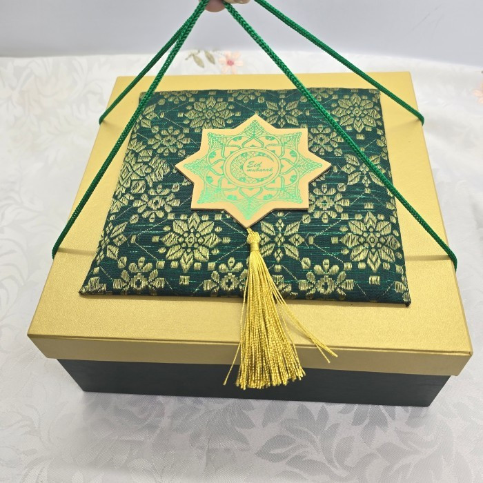 

PAKET Box Standar songket 22x22x8cm / kotak kue hamper idul fitri / lamaran/LUAR KOTA