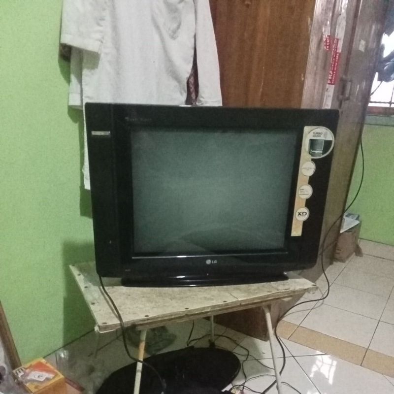 TV 21 inch  Polytron Slim