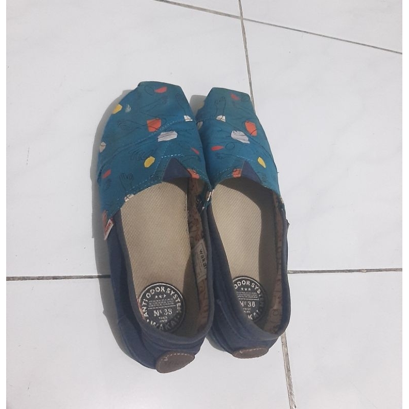 PRELOVED SEPATU WAKAI ORI SIZE 38 WANITA