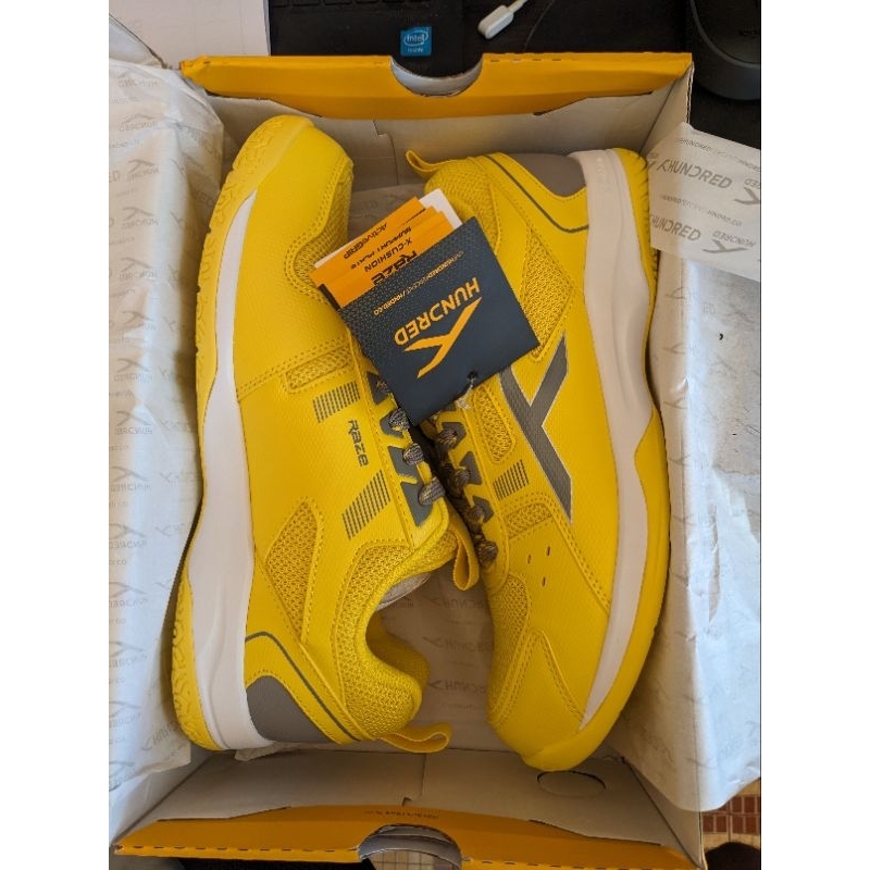 Sepatu Badminton Hundred