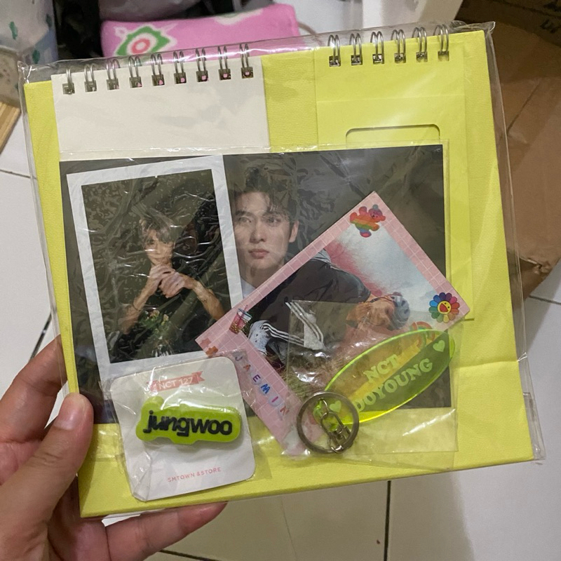 NEW Set MURAH NCT Message Stand + Jungwoo Cable Bite + Doyoung Keyring