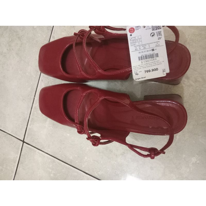 sandal sepatu stradivarius