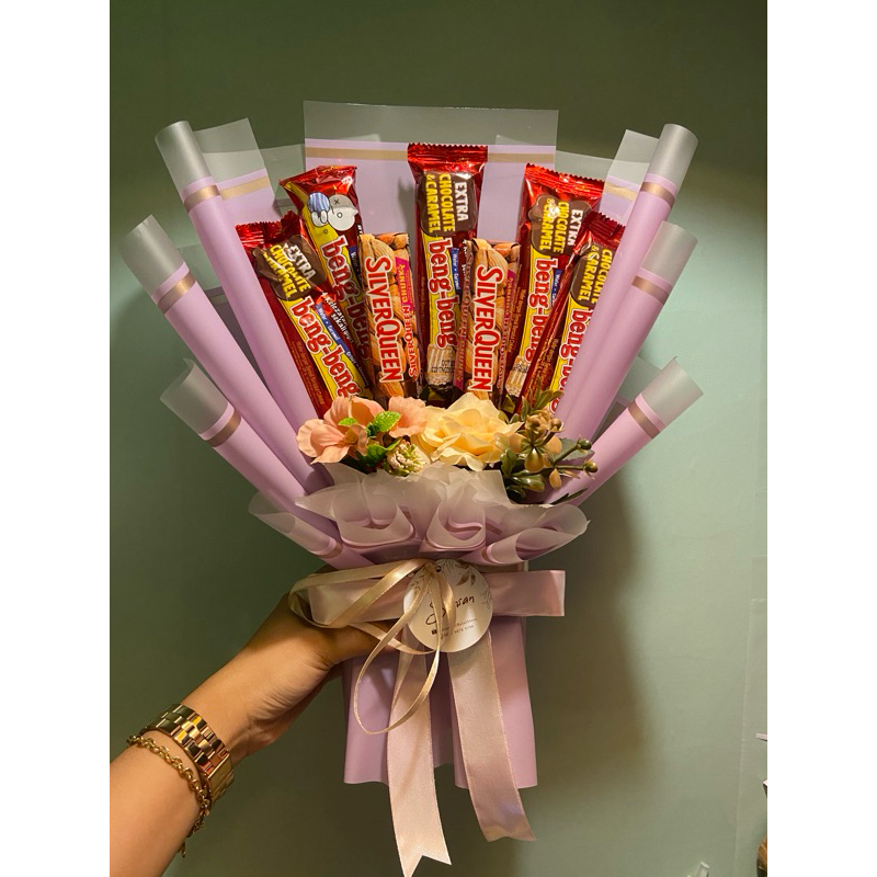 

Buket bunga/ Buket Coklat Silverqueen / Pernikahan hari guru wisuda kado