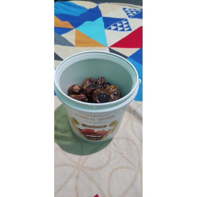 

Kurma Al Qaseem kemasan Bucket 500 gram