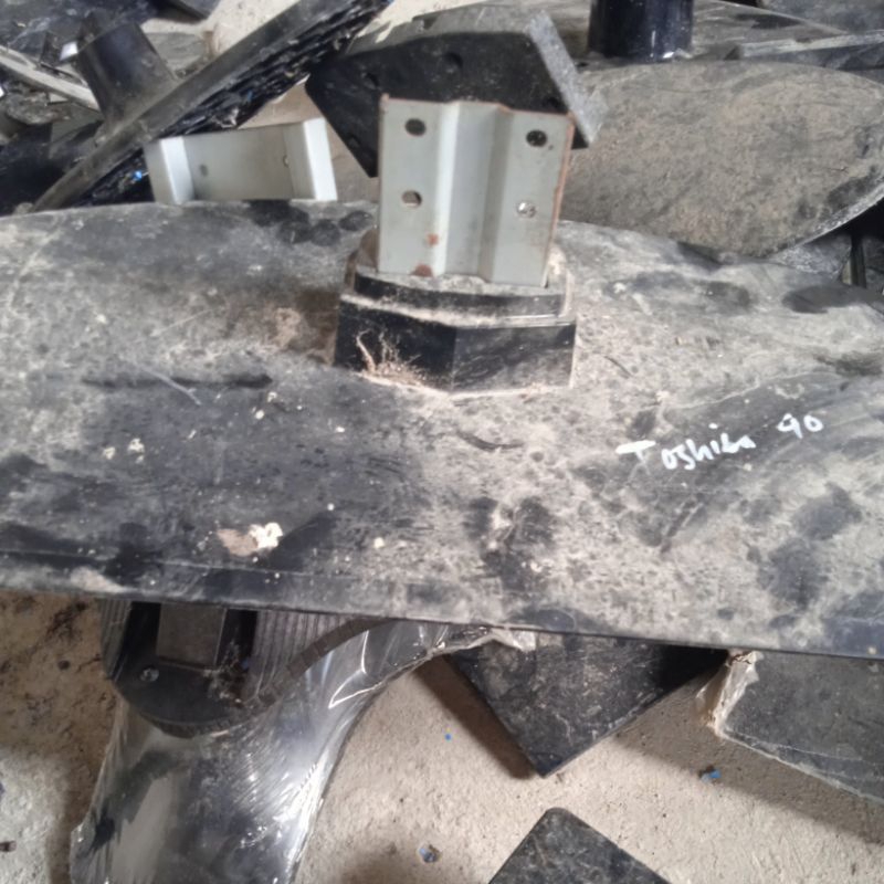 kaki tv Lcd toshiba 40pb10e 40pb20e