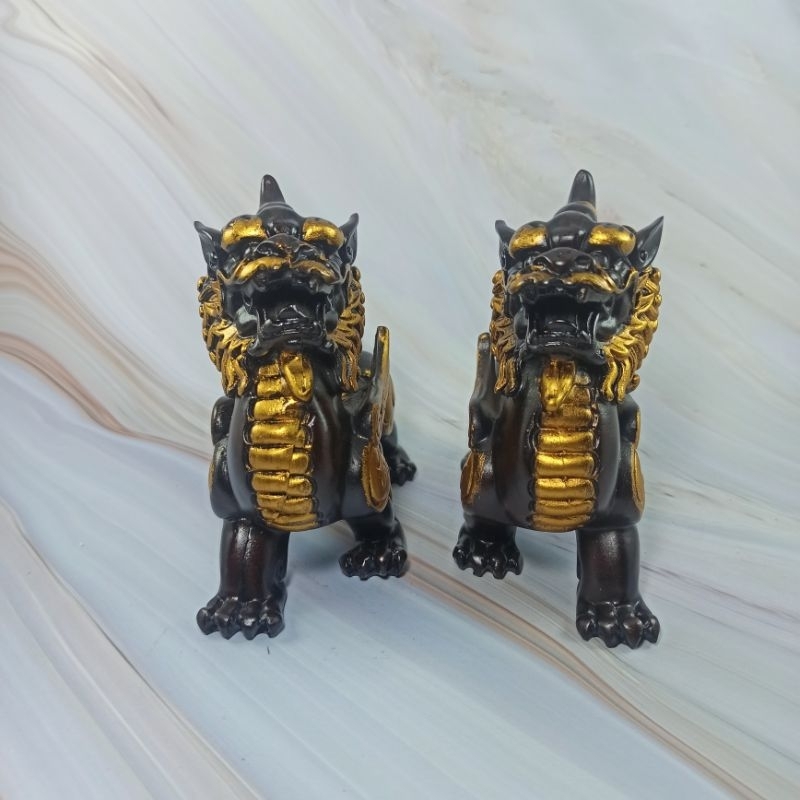 SEPASANG PATUNG PIXIU RESIN COKLAT