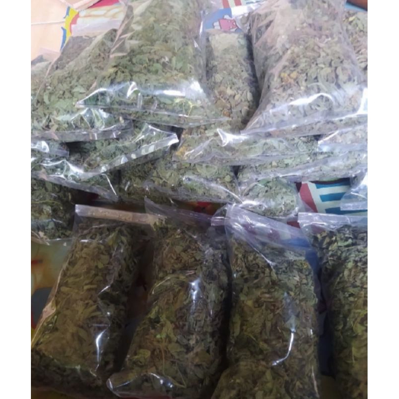 

daun tempuyung kering