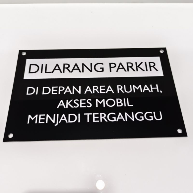 DILARANG PARKIR DIDEPAN AREA RUMAH