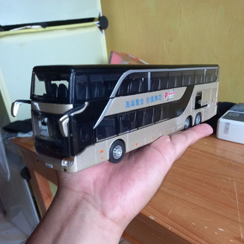 Diecast Bus Metal Besar