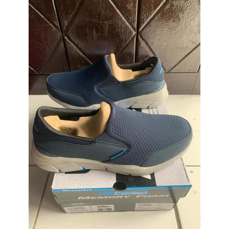 Sepatu Walking Slip On Pria Skechers Equalizer 4.0 (232017NVY)