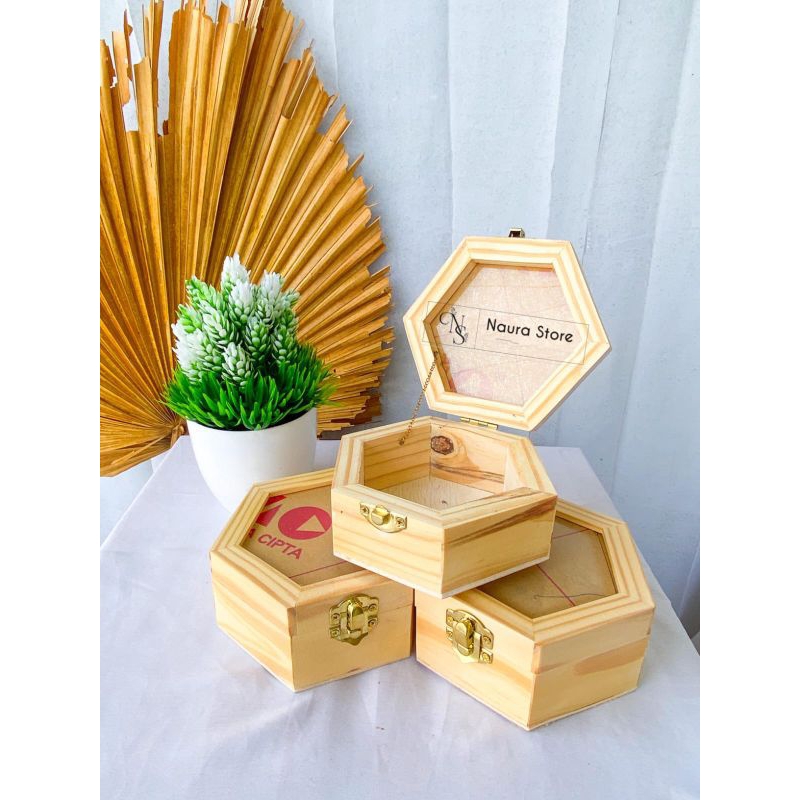 Ready Stock Ring Box / Kotak Cincin Lamaran / Box Cincin Hexagon / Tempat Cincin Lamaran