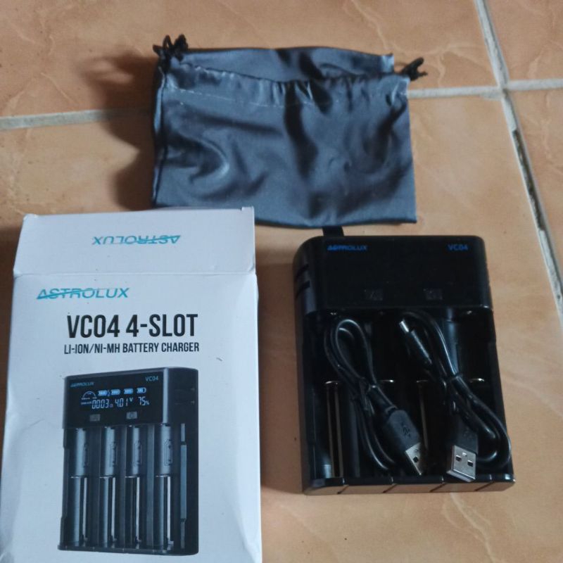 Astrolux VC04 charger
