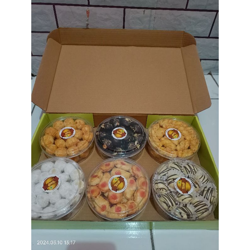 

HAMPERS LEBARAN