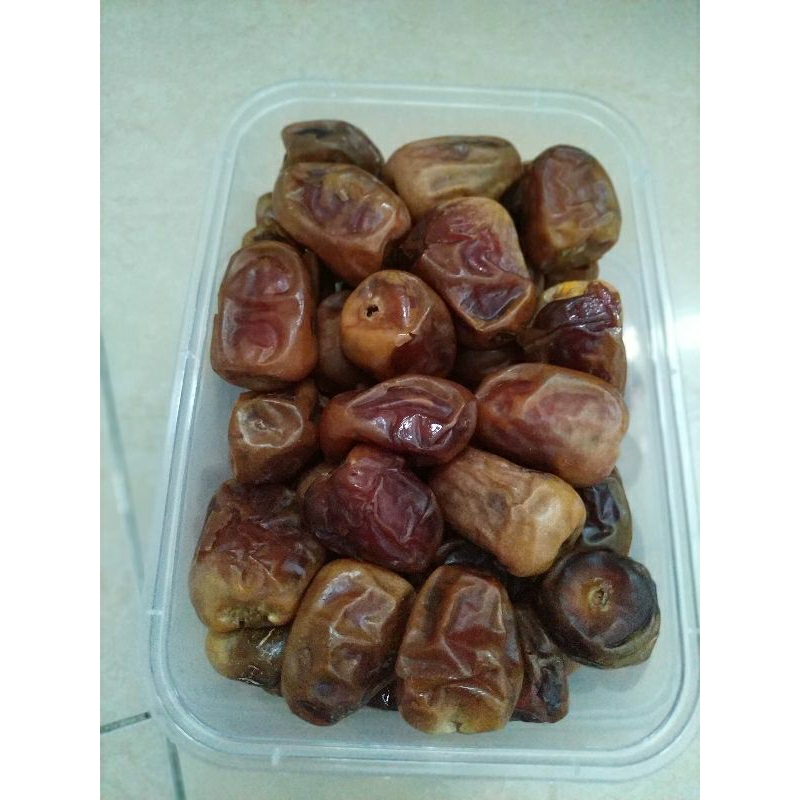 

Kurma Sukari Kemasan 500gram Repack
