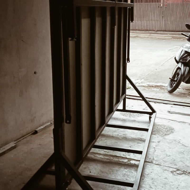 Meja potong kain lipat