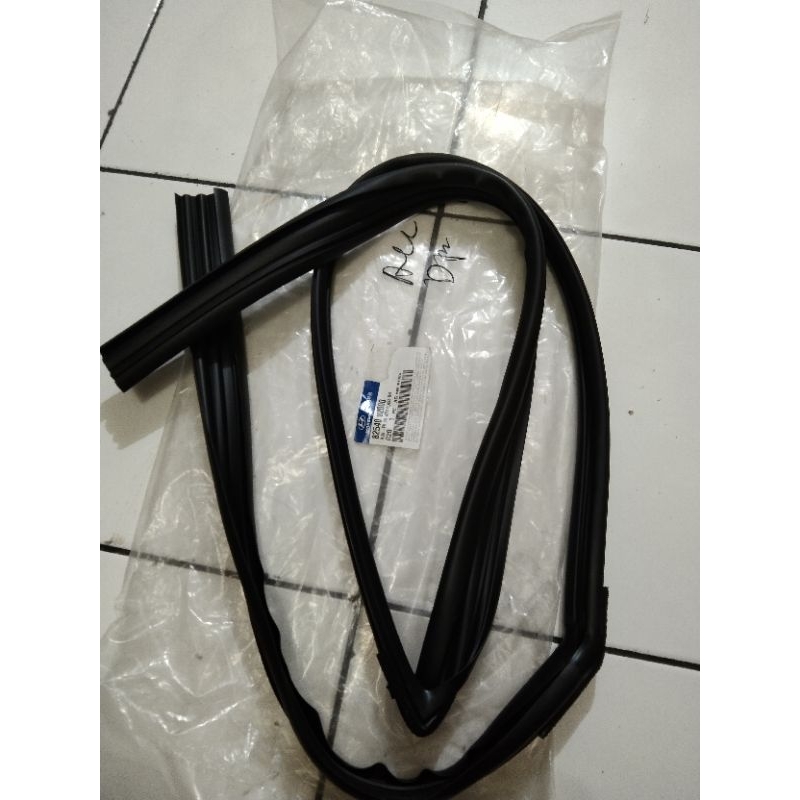 Karet bulu kaca depan Kanan Hyundai.Accent/Atoz/Verna