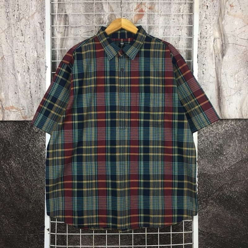 Kemeja Lengan Pendek Pria Casual Formal Original Uniqlo . SDA 03775 Second Bekas Preloved