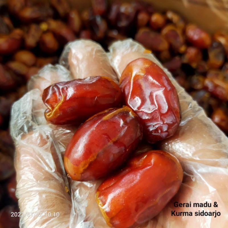 

Promo 1kg Kurma Sayer Basah kurma Saudi