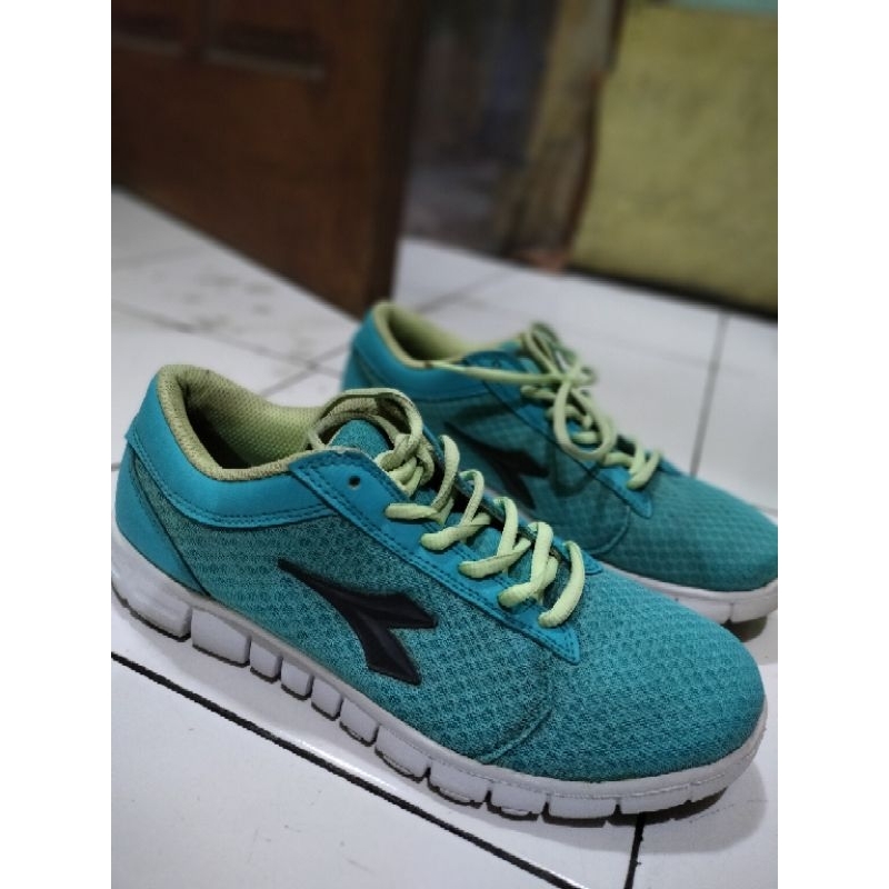 preloved / second sepatu running diadora original