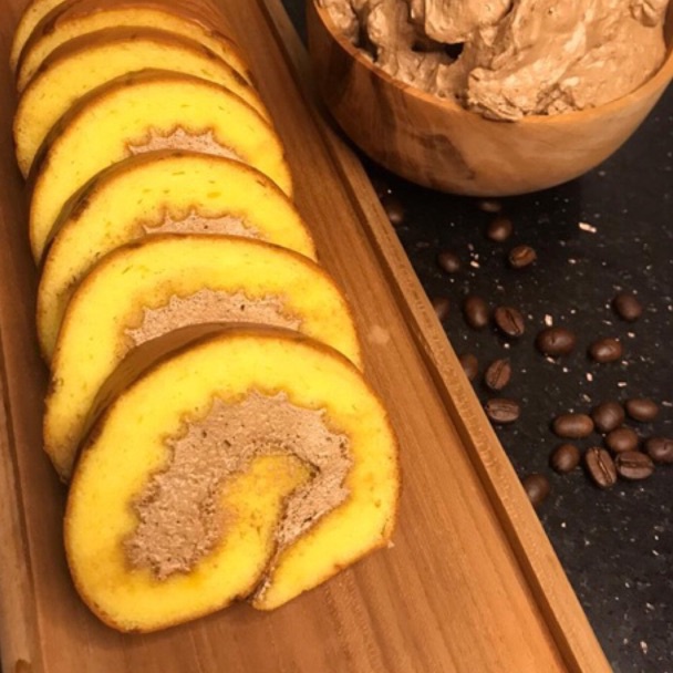 

GCM638 MEGA SALE Bolu Gulung Medan WhenCake Rasa Mocca Pendek