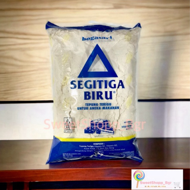 

Tepung Terigu Segitiga Biru 1 Kg / Tepung Terigu Segitiga Biru Bogasari 1 Kg