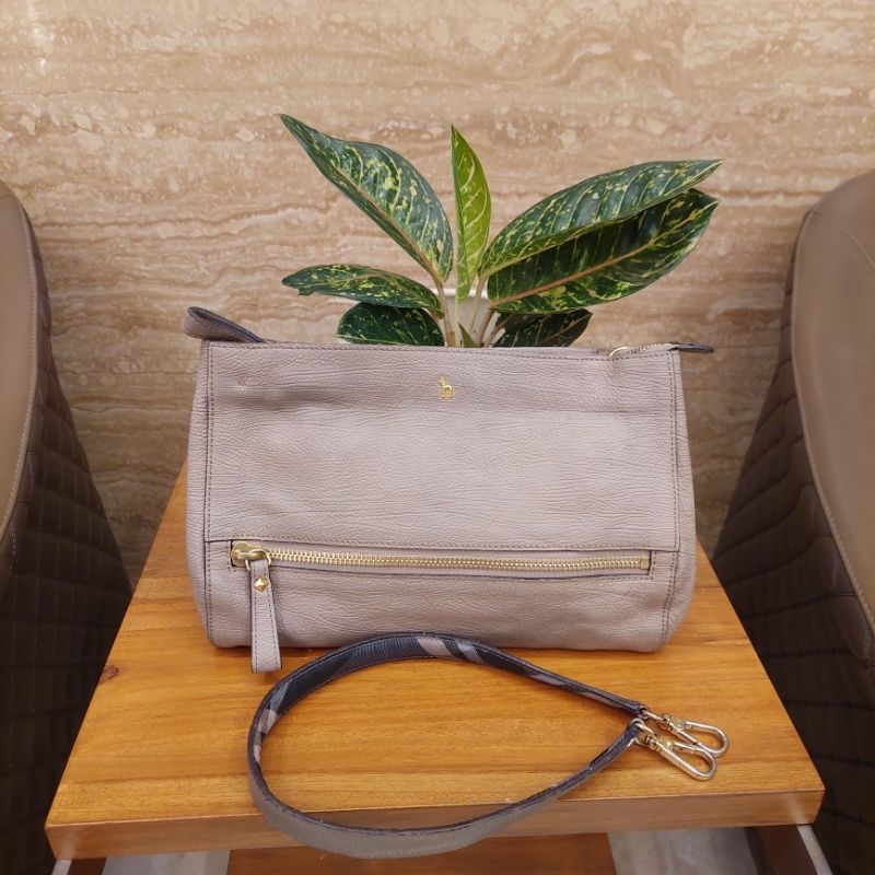Hazzys Shoulder Bag Preloved Tas Kulit Asli
