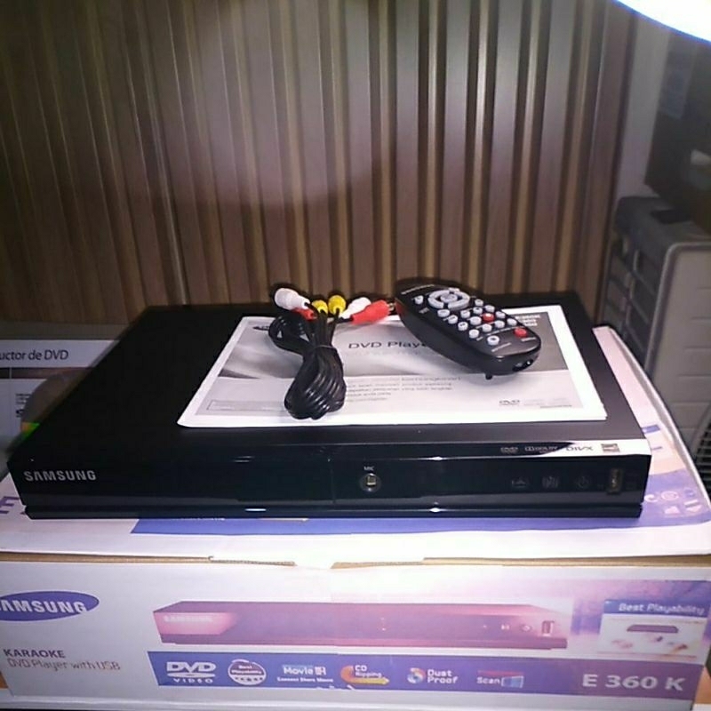 DVD VCD PLAYER MERK SAMSUNG TYPE E360K KARAOKE SINGLE LUBANG MIC ADA USB  ORIGINAL EX DISPLAY PAJANG
