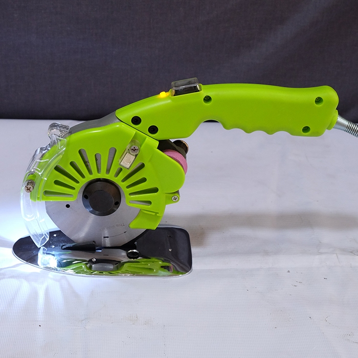 

Gunting Potong Kain SRC100 servo bulat