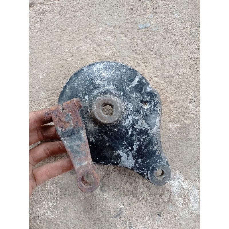 tutup tromol belakang Honda C70 ori
