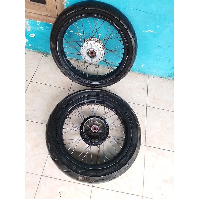 velg jari-jari tapak lebar Yamaha scorpio bonus ban