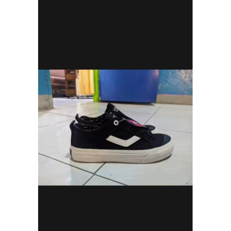 Sepatu Ventela x Evil