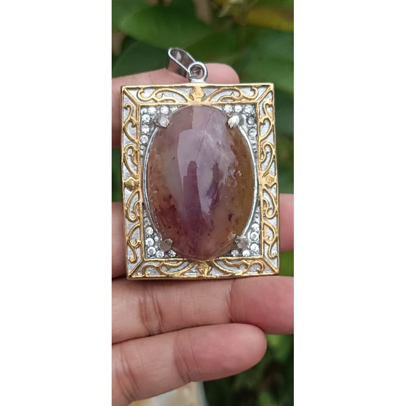 BATU LIONTIN KRISTAL LUMUT