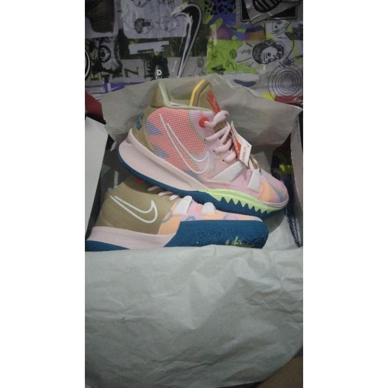 Sepatu Basket Kyrie 7 1 World 1 People Peach Size 38