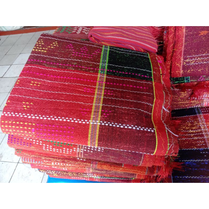 aneka ulos holong Batak Toba tenun